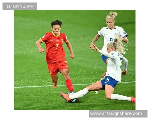 《奔跑在绿茵场上的她们 女足球星的成长与奋斗历程》