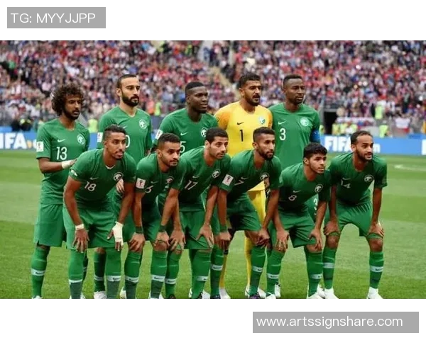 几大足球球星齐聚赛场展现非凡技艺谁将称霸绿茵场